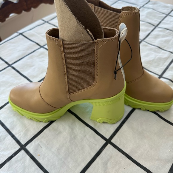 Sorel Tan Heeled Boots with Neon Green Sole - Picture 6 of 6